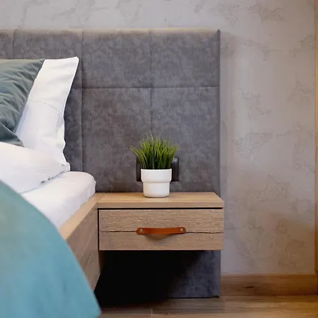 Luxury Salwatorianska Mountain View By Renters Prestige זקופאנה