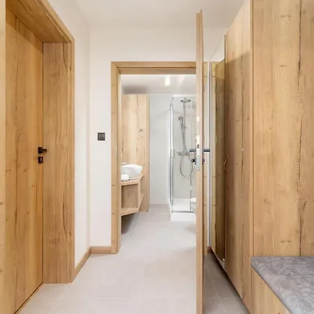 Luxury Salwatorianska Mountain View By Renters Prestige