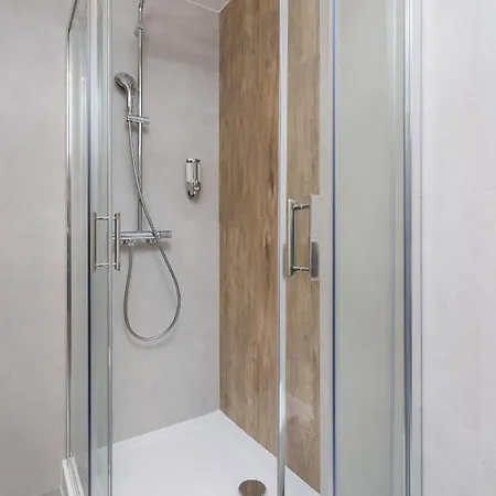 Luxury Salwatorianska Mountain View By Renters Prestige