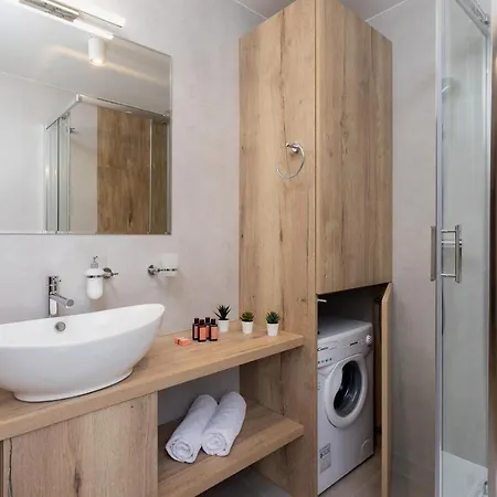 Luxury Salwatorianska Mountain View By Renters Prestige זקופאנה