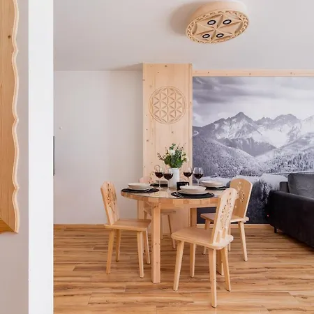 Luxury Salwatorianska Mountain View By Renters Prestige דירה זקופאנה