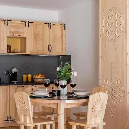 Luxury Salwatorianska Mountain View By Renters Prestige זקופאנה