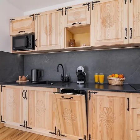 Luxury Salwatorianska Mountain View By Renters Prestige דירה זקופאנה