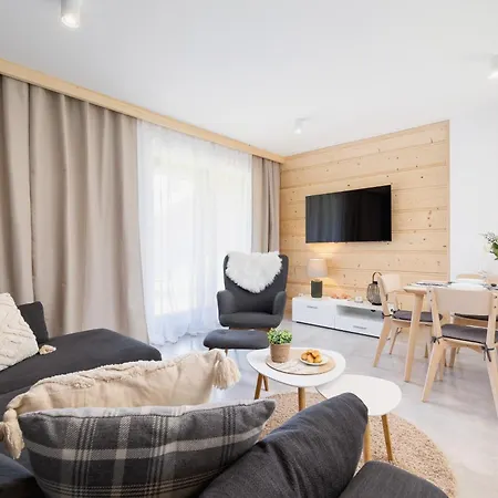 Luxury Salwatorianska Mountain View By Renters Prestige זקופאנה