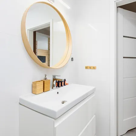 Luxury Salwatorianska Mountain View By Renters Prestige זקופאנה